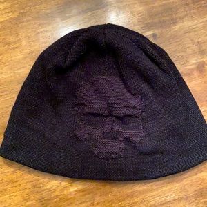 Black cotton beanie with skull